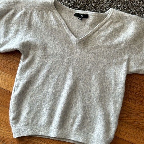 FATE Gray V Neck Wool Cashmere Blend Sweater Size Small - Picture 7 of 11